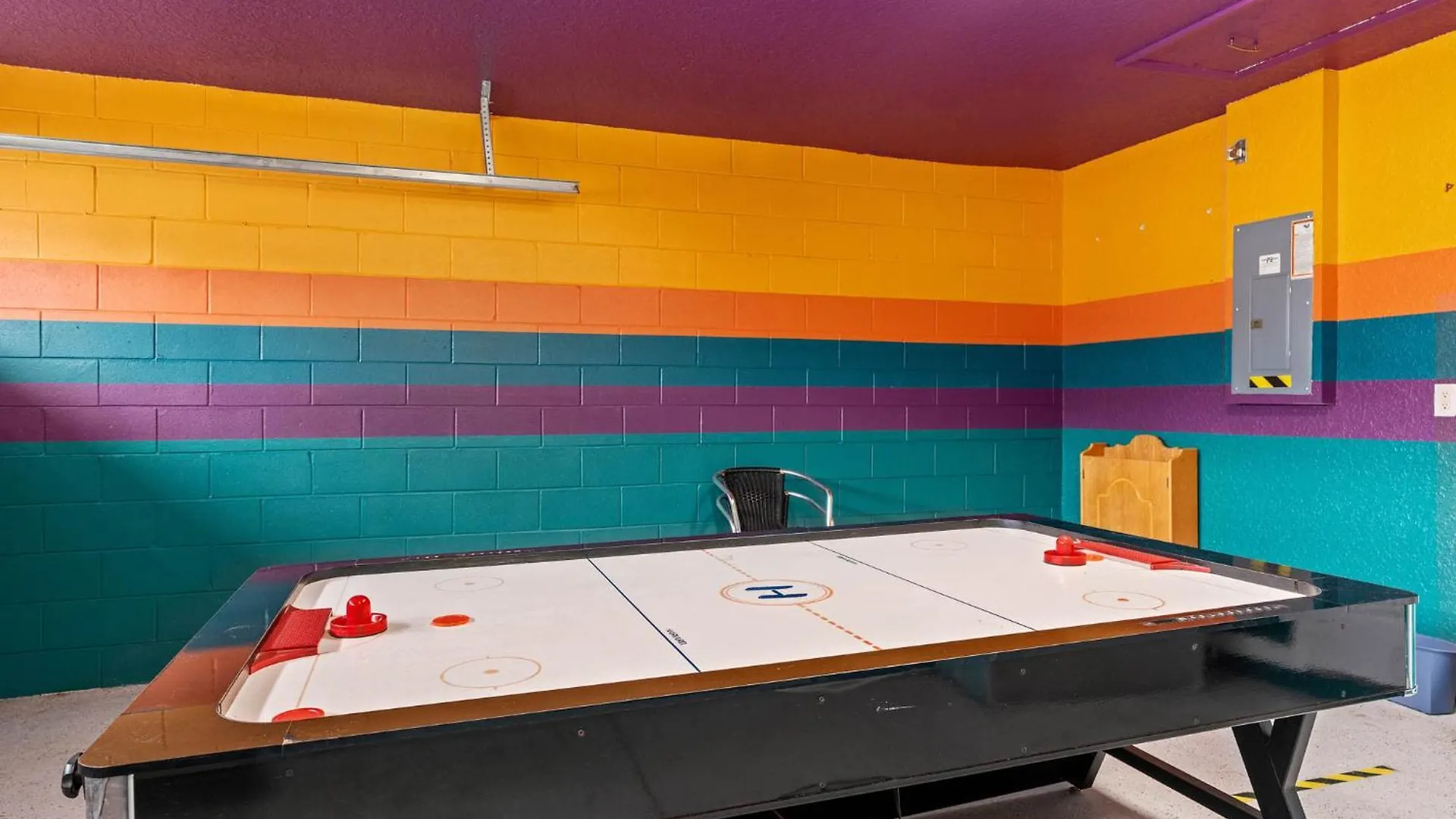 Super Cute- Pool & Air Hockey Table Villa Davenport United States
